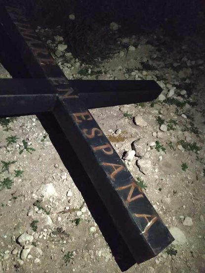 La gran Cruz de la Sierra San Cristóbal ha sido derribada por unos vándalos. 