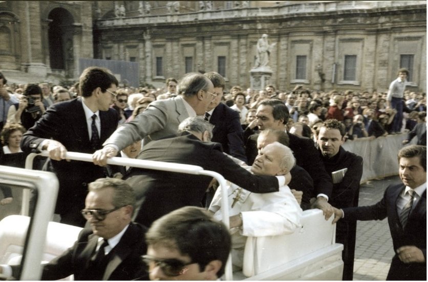 Juan Pablo II gravemente herido en el atentado del 13 de mayo de 1981. 