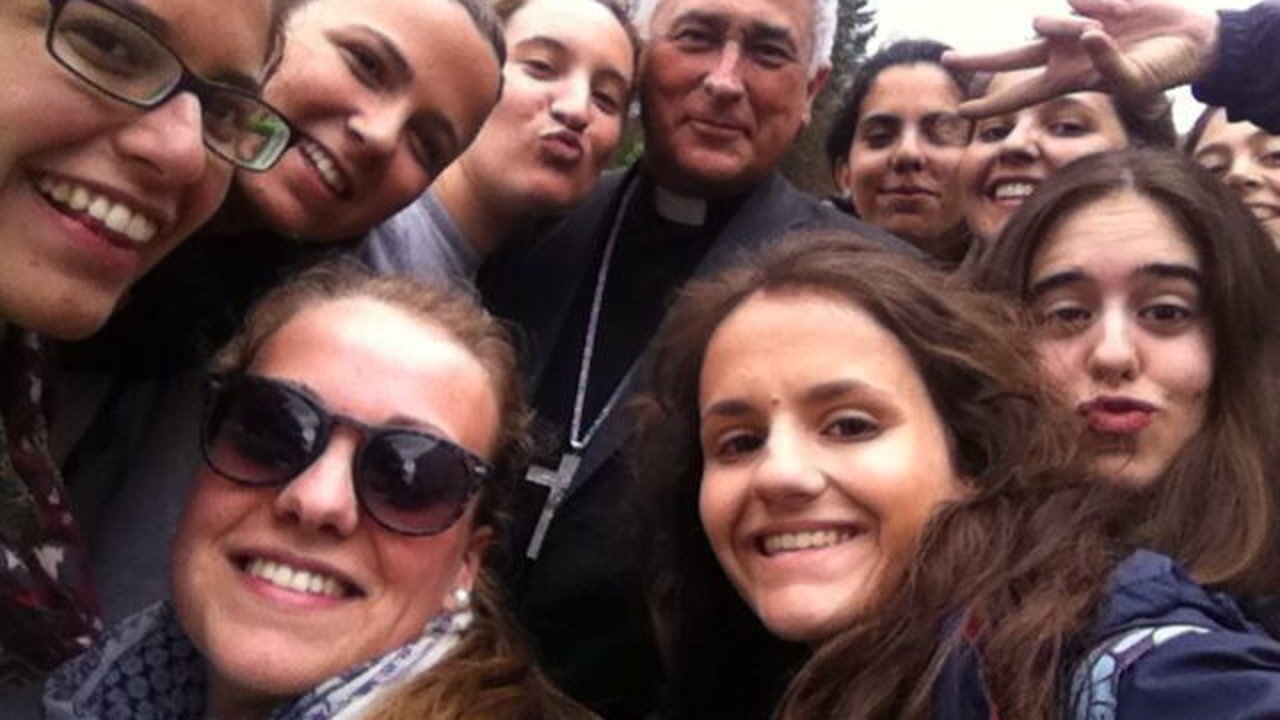 El obispo de Cadiz y Ceuta con jóvenes de Madrid