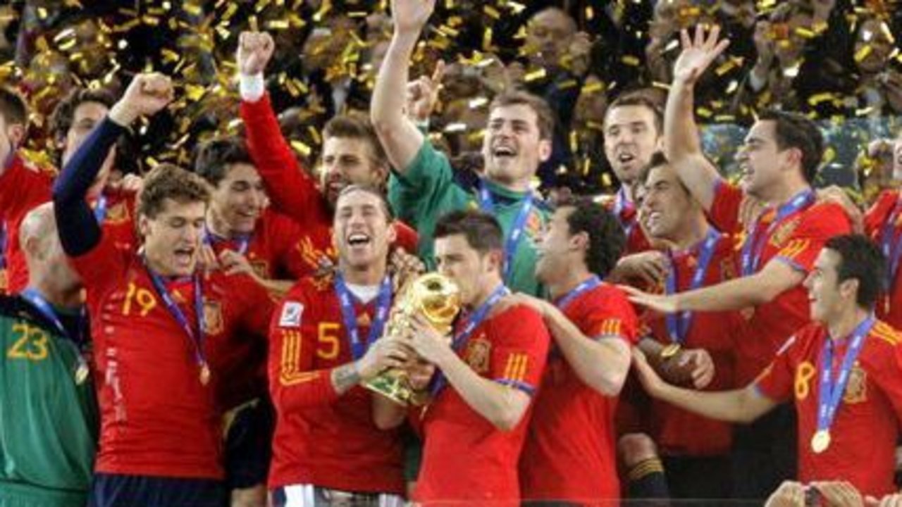 Selección Española de Fútbol levantando la Copa del Mundo