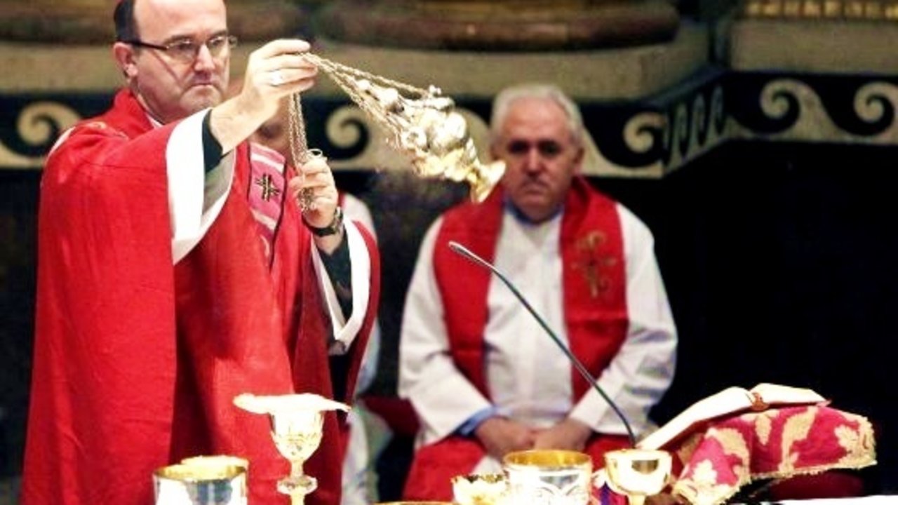 El obispo de San Sebastián, José Ignacio Munilla, oficia una misa.