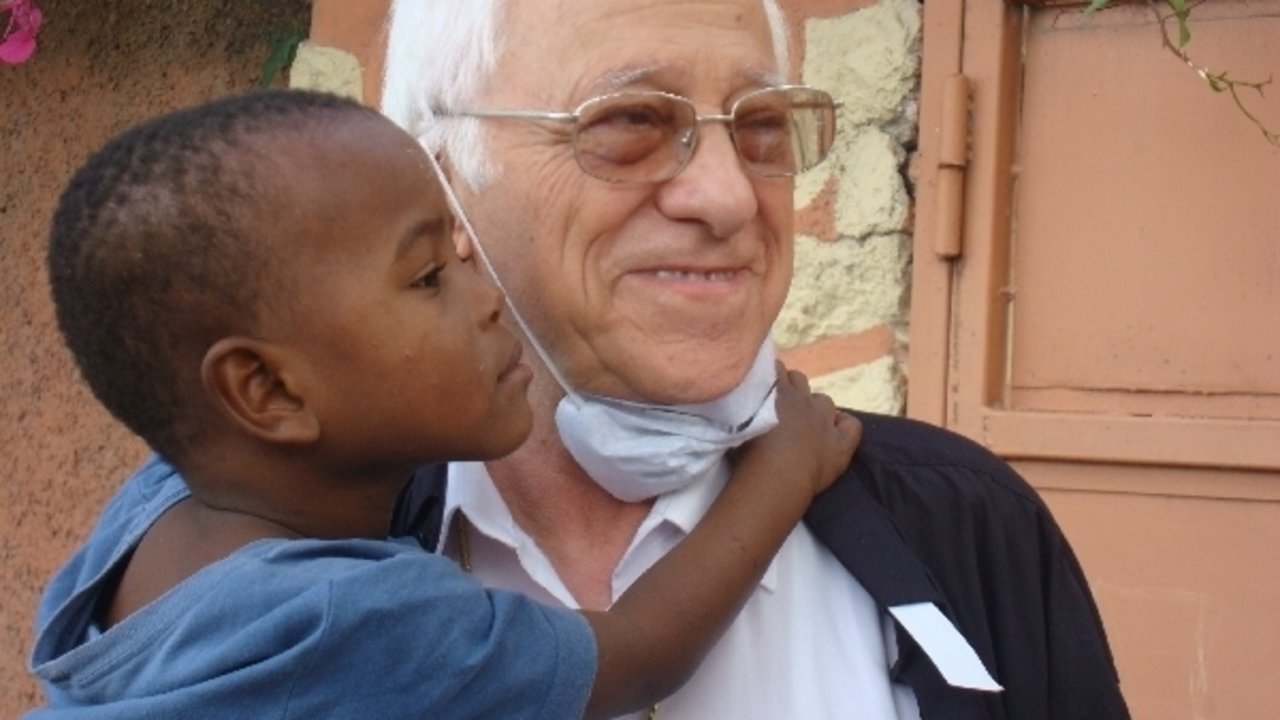 El Padre Ángel en Haití. 