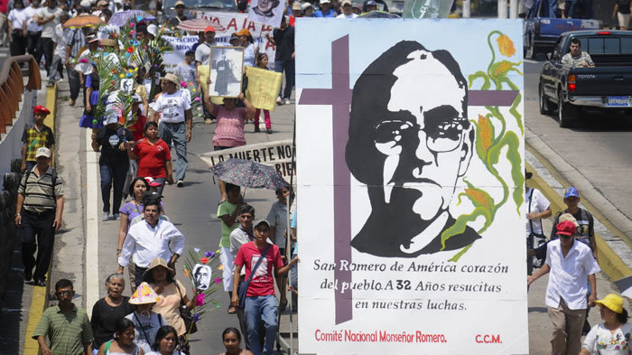 El arzobispo salvadoreño Óscar Romero será beatificado en 2015.