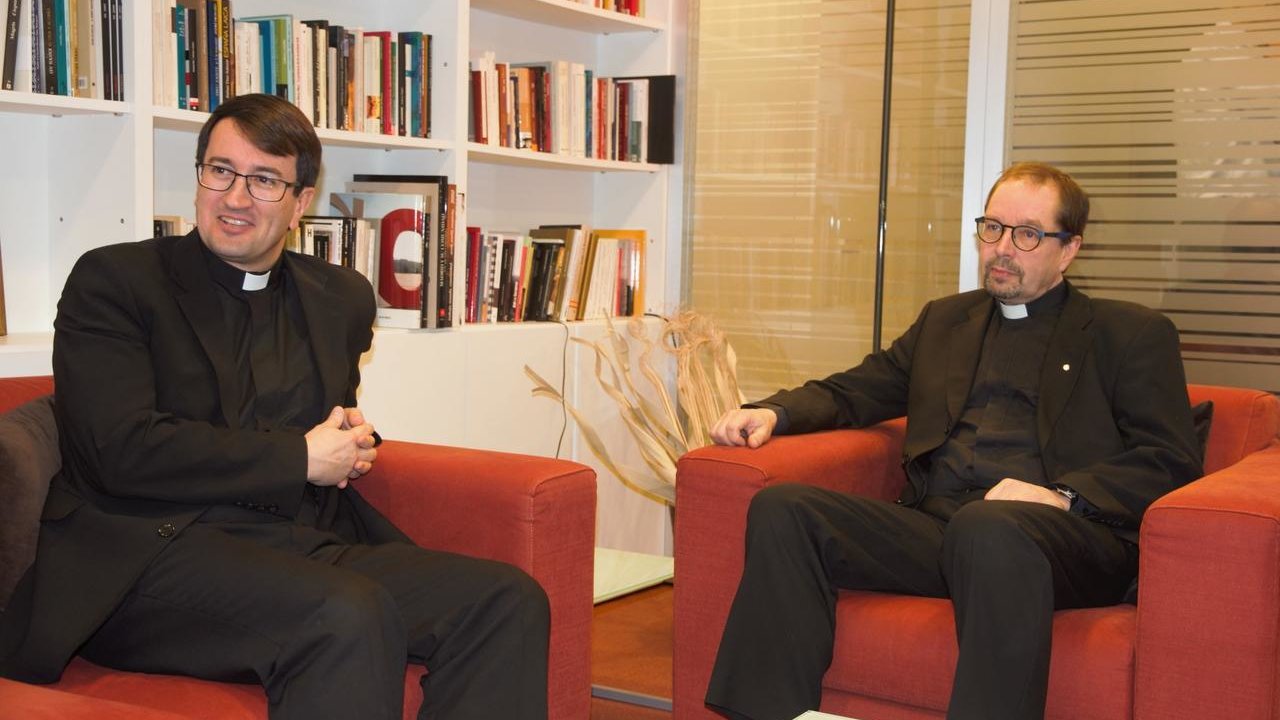 El sacerdote católico Raimo Goyarrola junto al pastor luterano Juhani Holma.  