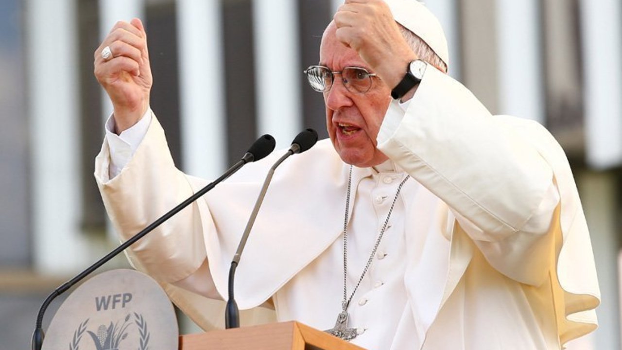 El Papa denuncia en la FAO que los alimentos no llegan pero las armas sí. 