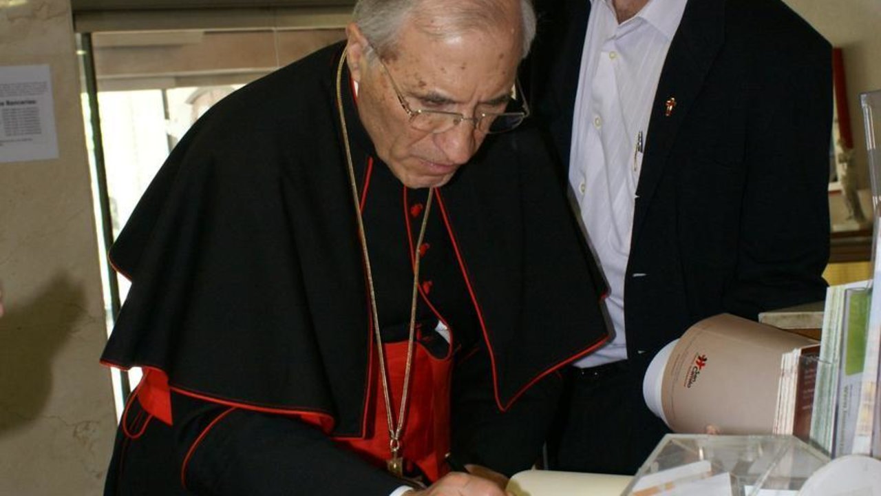 José Carlos Bermejo con el arzobispo auxiliar de Madrid, Antonio María Rouco Varela. 