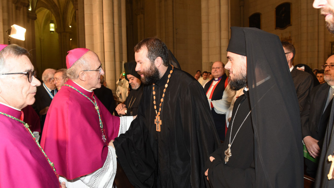 El representante de la iglesia ortodoxa rusa, Andrey Kórdochkin, durante el nombramiento de Carlos Osoro como arzobispo de Madrid.  