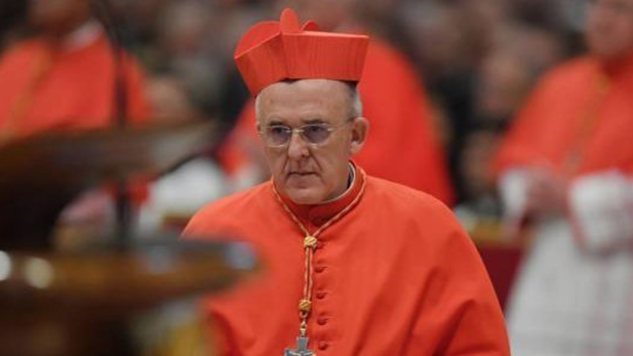 El arzobispo de Madrid, Carlos Osoro, tras recoger su capelo cardenalicio. Foto Reuters/AFP