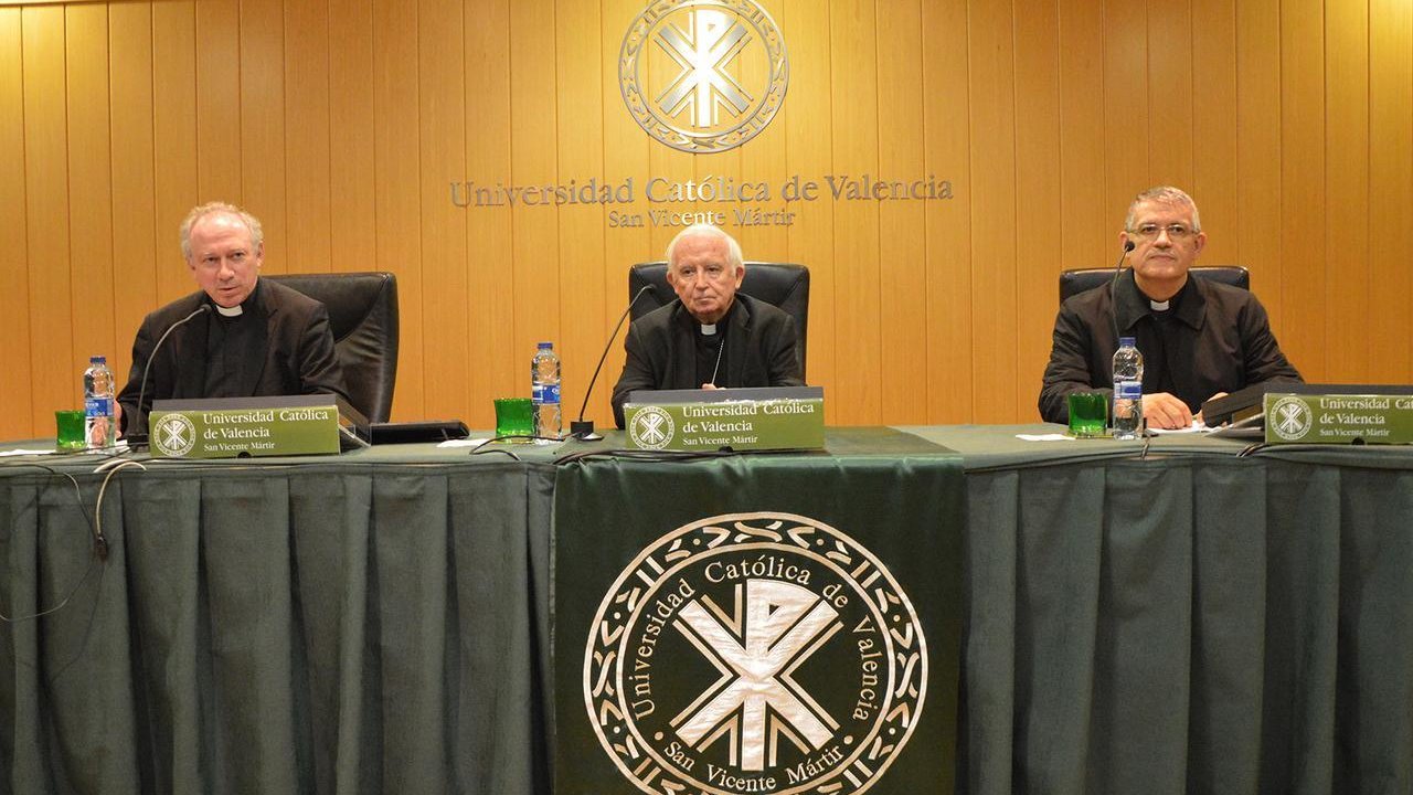 Juan Pérez Soba (a la izquierda) junto al cardenal Antonio Cañizares. 