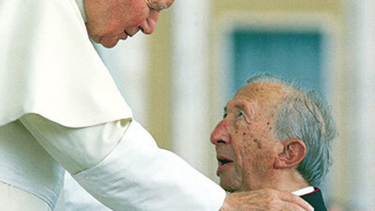 Monseñor Luigi Giussani, fundador de Comunión y Liberación, con san Juan Pablo II. 