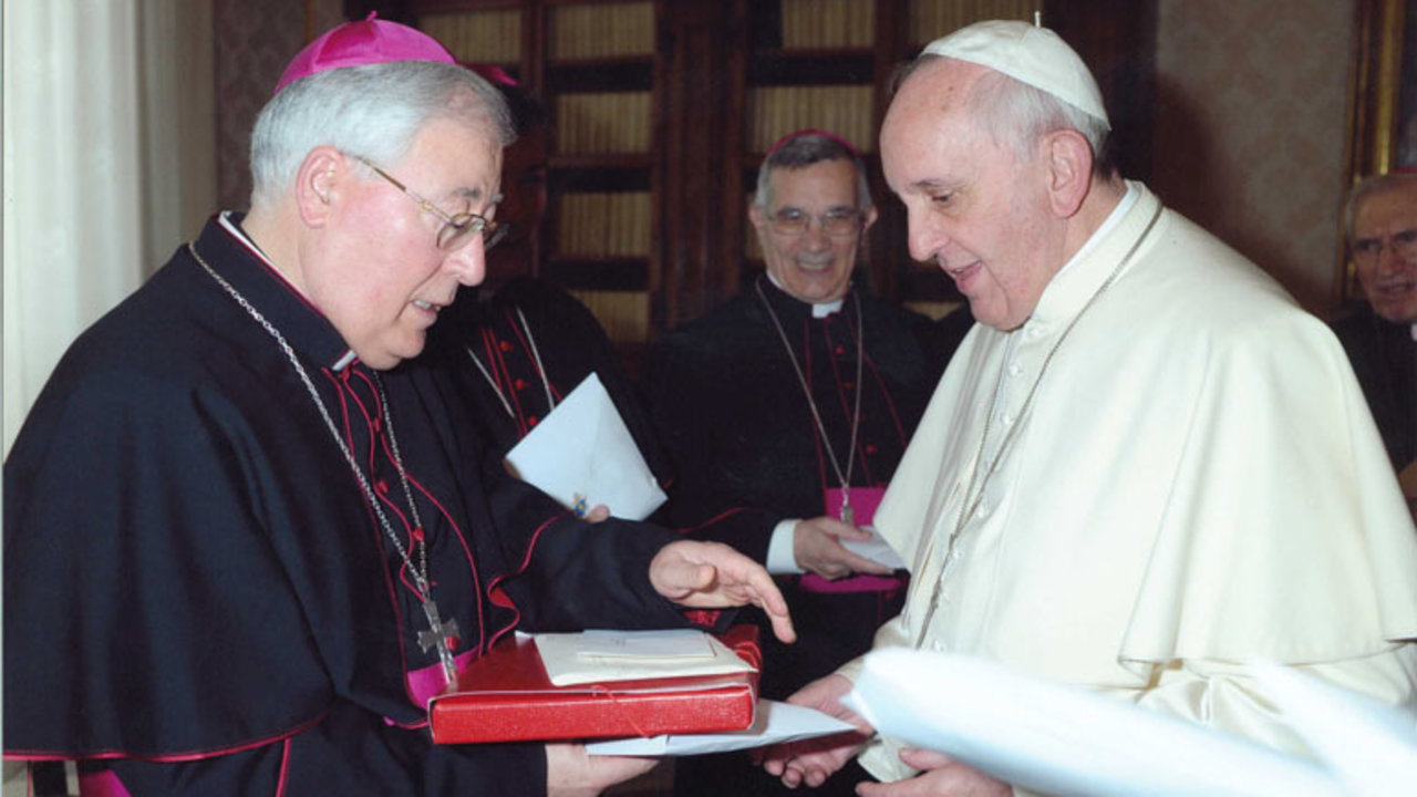 Monseñor Juan Antobio Reig Plá y el Papa Francisco. 