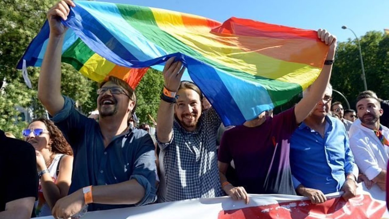 Pablo Iglesias en una manifestación del orgullo gay. 
