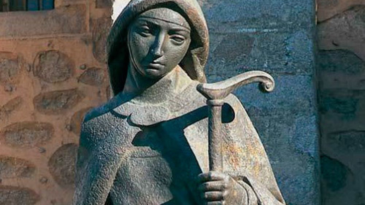 Estatua de santa Teresa de Ávila. 