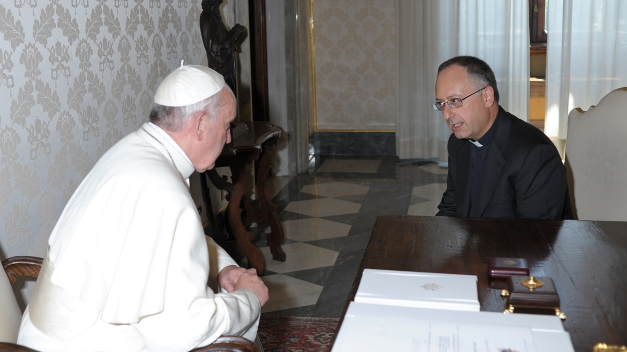 El Papa Francisco con el jesuita Antonio Spadaro. 