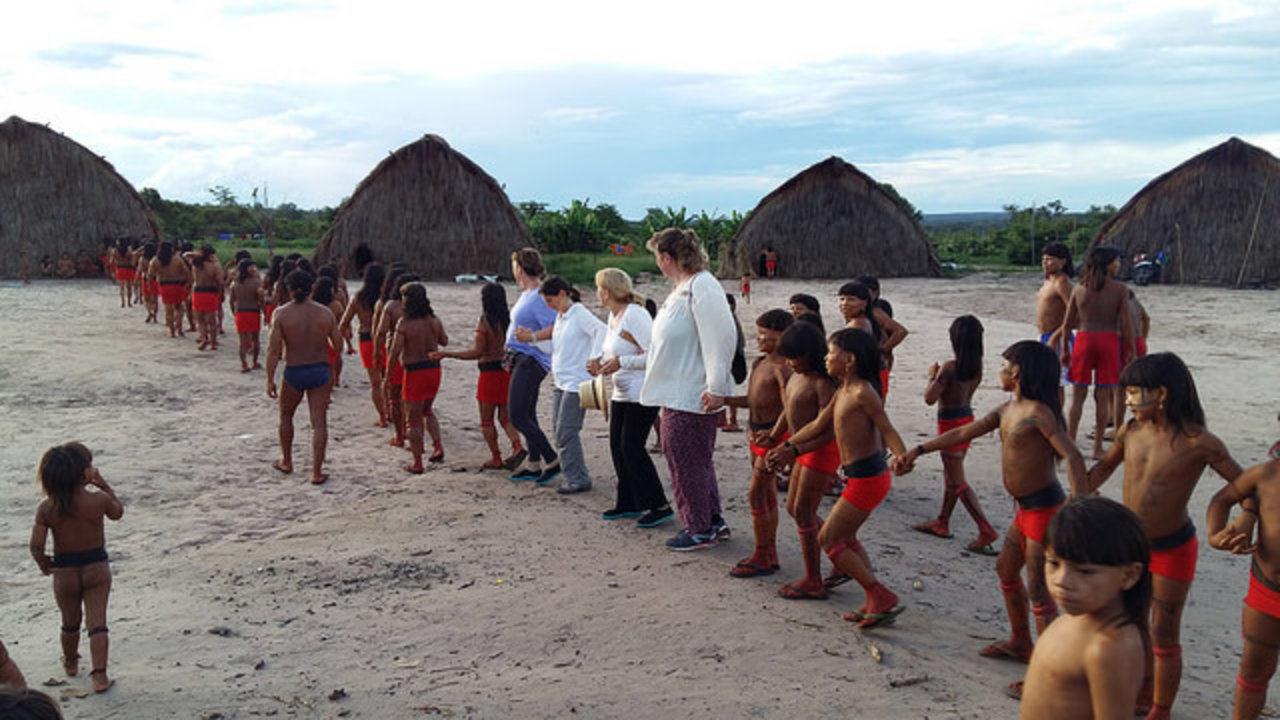Expedición de miembros de la Compañía de Jesús al poblado indígena. 