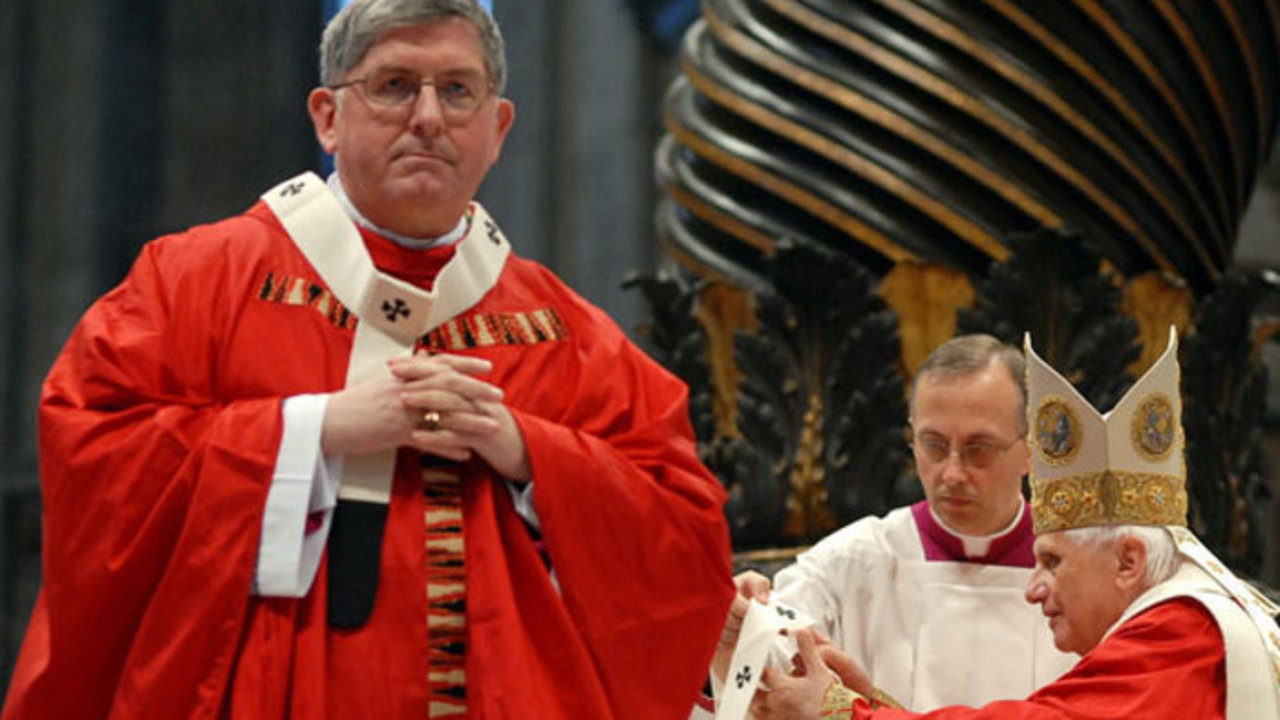 El cardenal y arzobispo de Toronto Thomas Collins. 