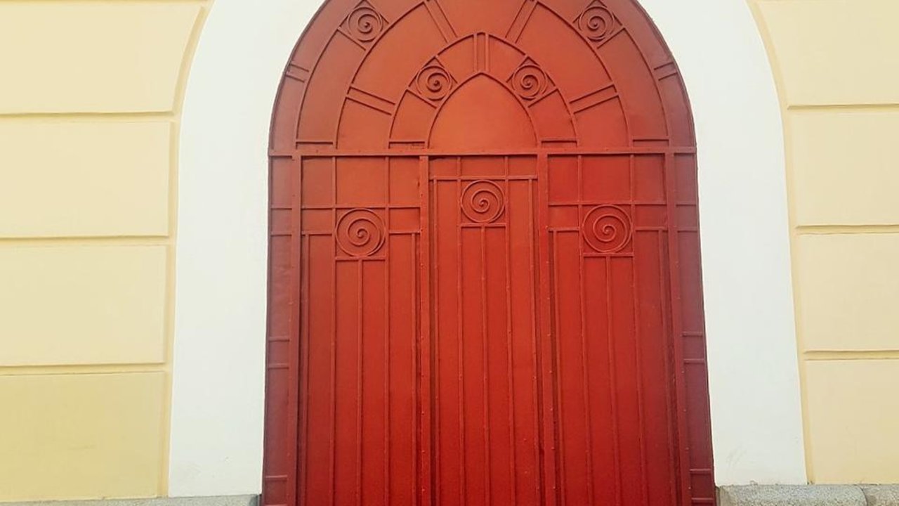 Puerta de la capilla. 