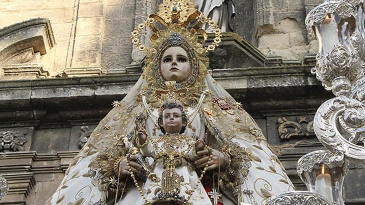 Virgen del Rosario, patrona de Cádiz.  