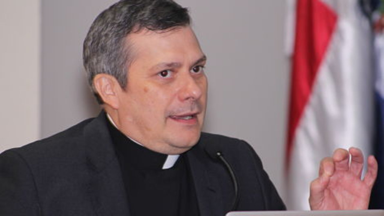 Monseñor Lucio Ruiz. 