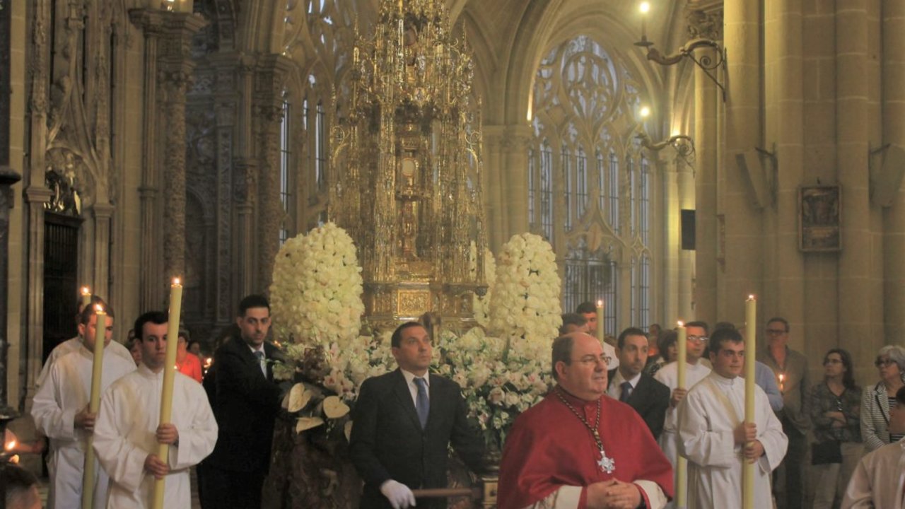 Procesión Corpus dentro de la Catedral de Toledo. 
