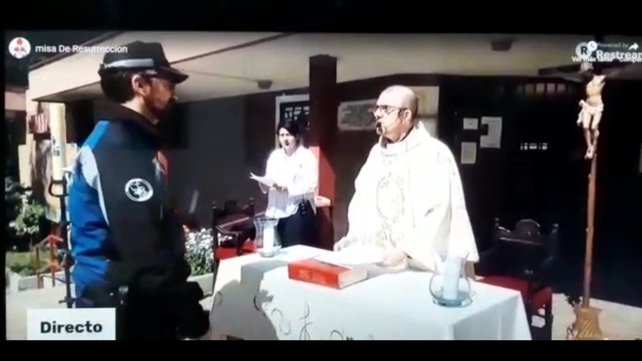 La Policía desaloja una misa en Madrid el Domingo de Resurrección.