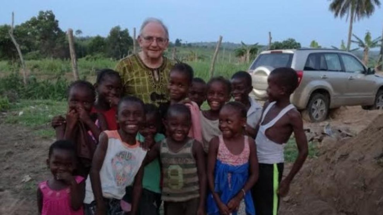 El misionero Javier Negro, en Kinkonka (Congo).