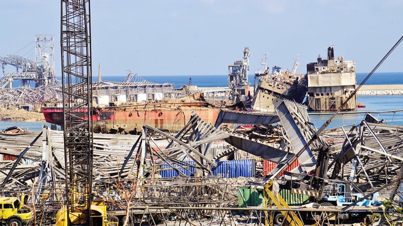 Puerto del Líabno tras la explosión