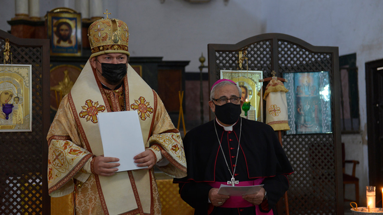 Mons. Nestor y D. Javier Martínez.