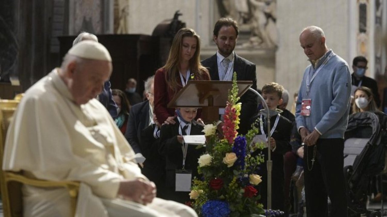 El Papa inaugura el maratón de oración por el fin de la pandemia. 
