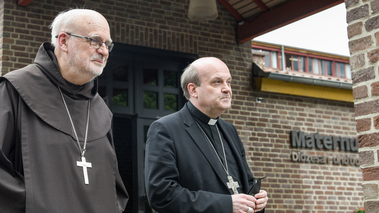 Cardenal Anders Arborelius y el Obispo Hans van den Hende.