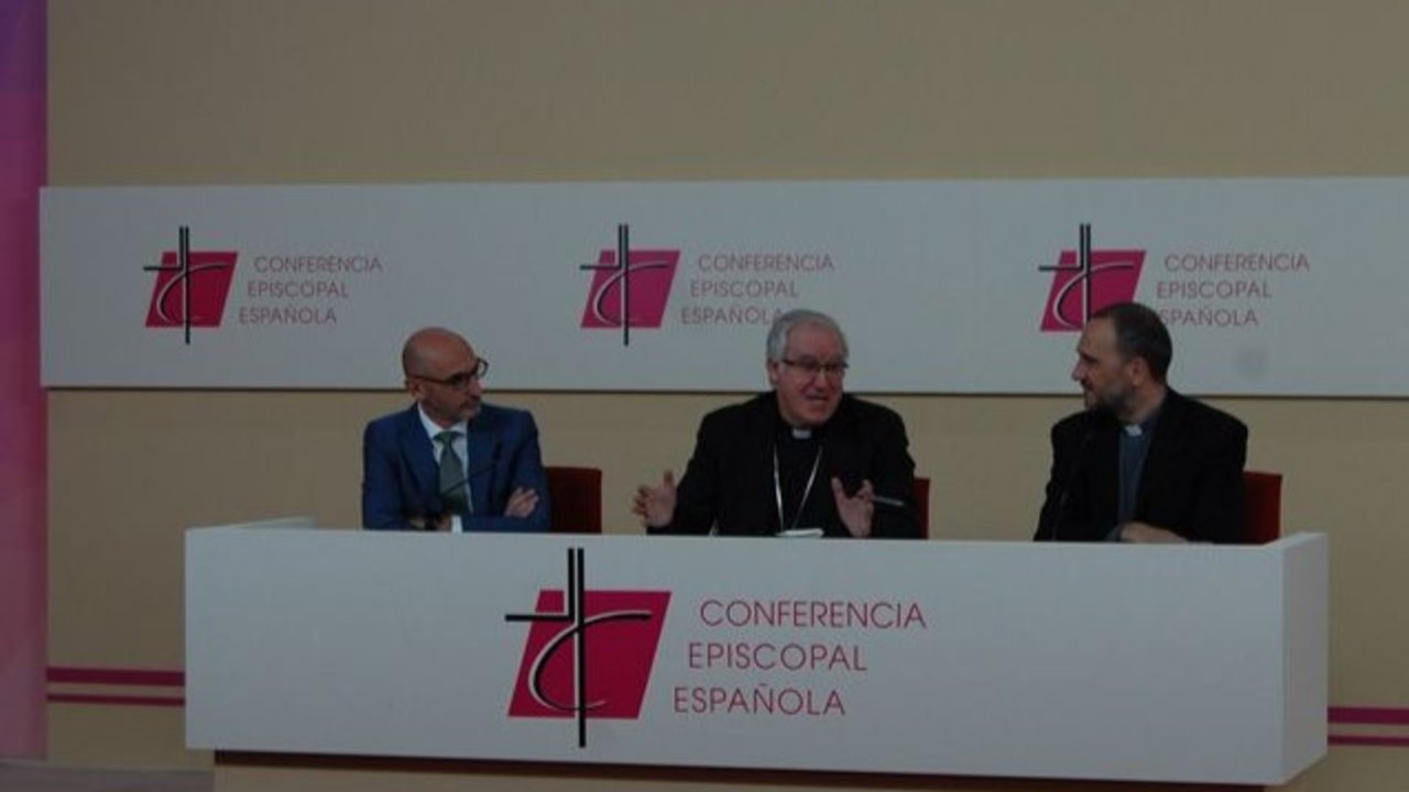El arzobispo de Sevilla, Mons. José Ángel Saiz Meneses, presentando las Semanas Sociales.