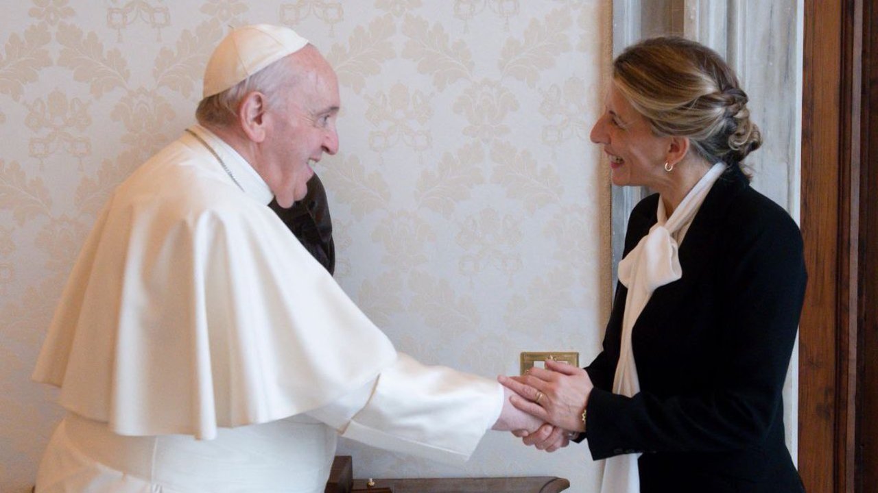 El Papa Francisco con Yolanda Díaz. Vatican News. 