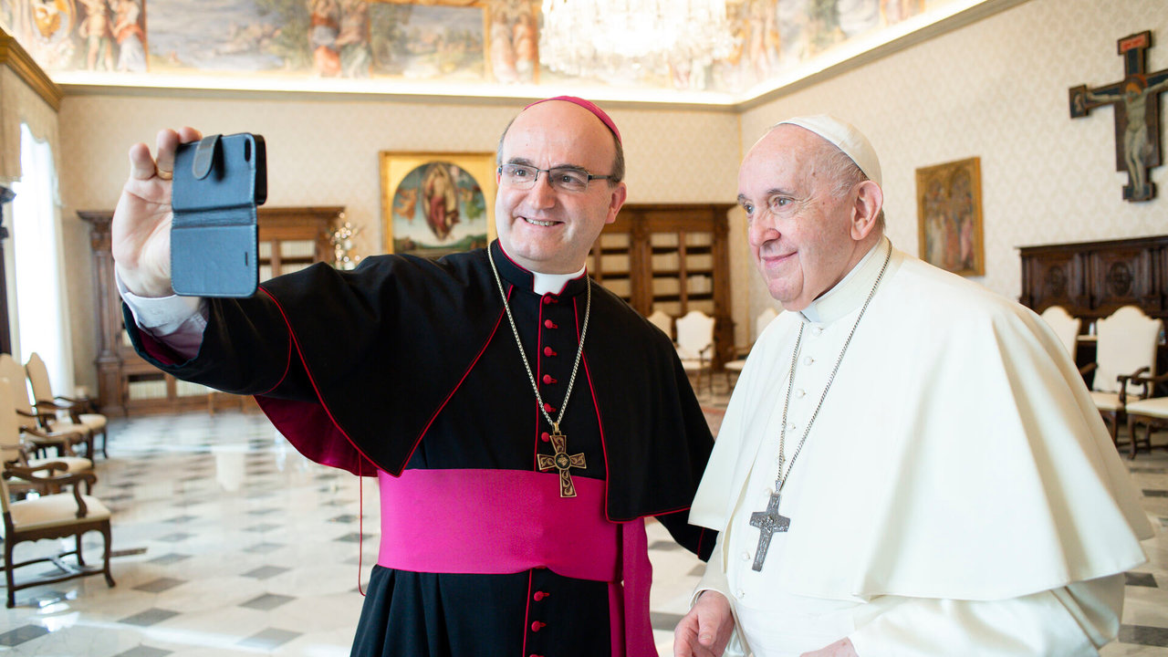 Mons. José Ignacio Munilla con el Papa Francisco.