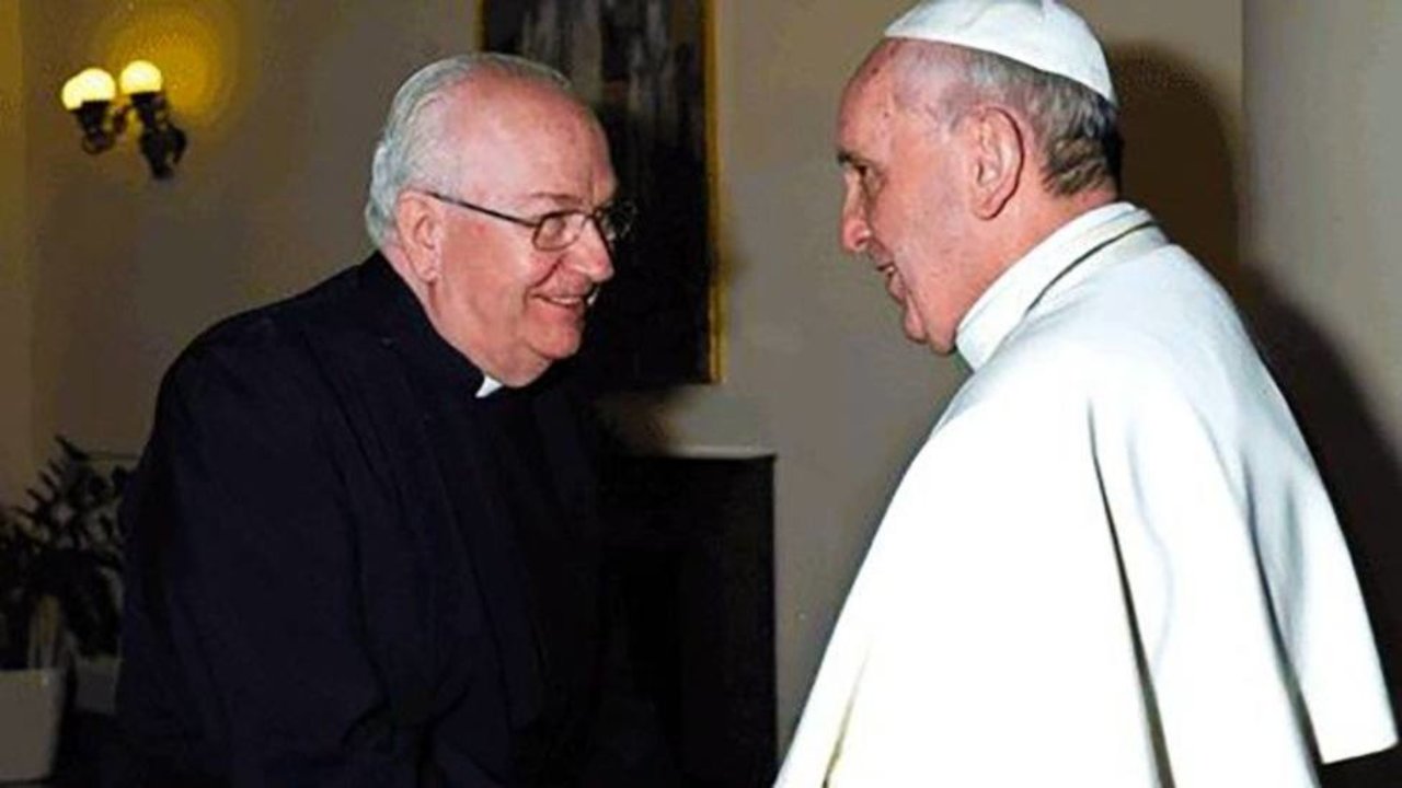 Fernando Vérgez con el Papa Francisco. 