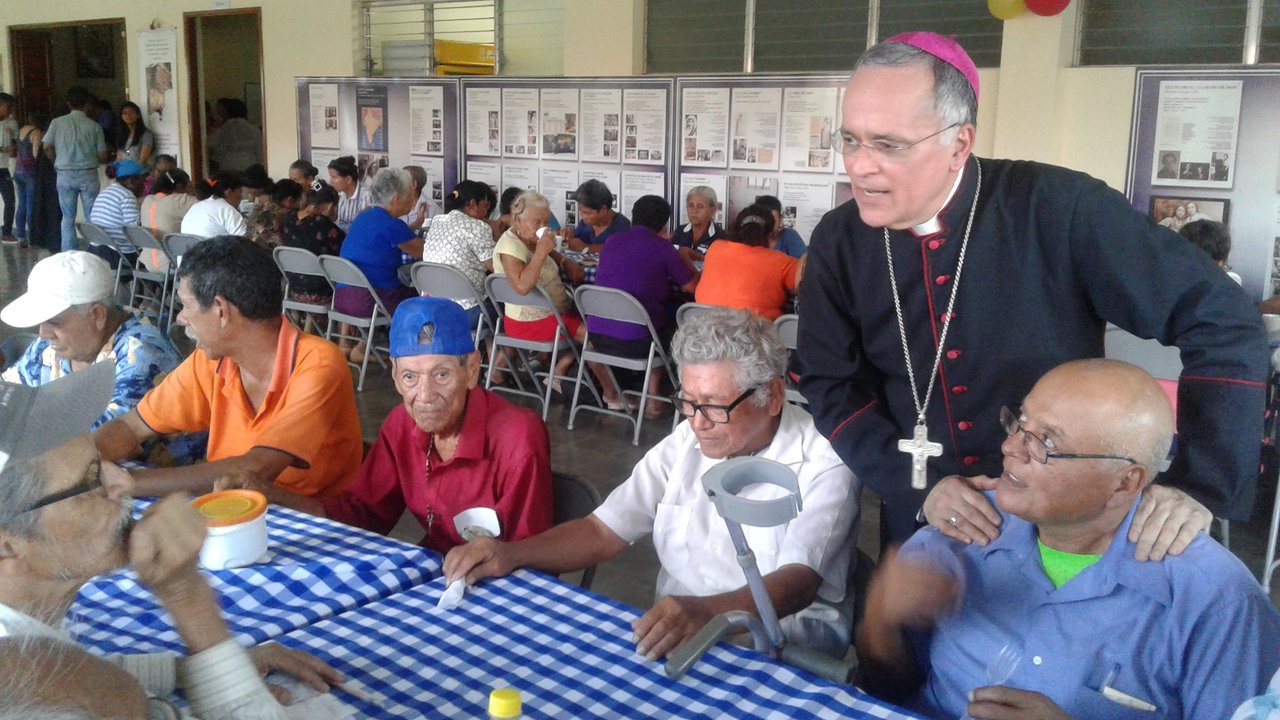 Silvio José Báez en un asilo de las misioneras de la Caridad. Foto: Israel González.