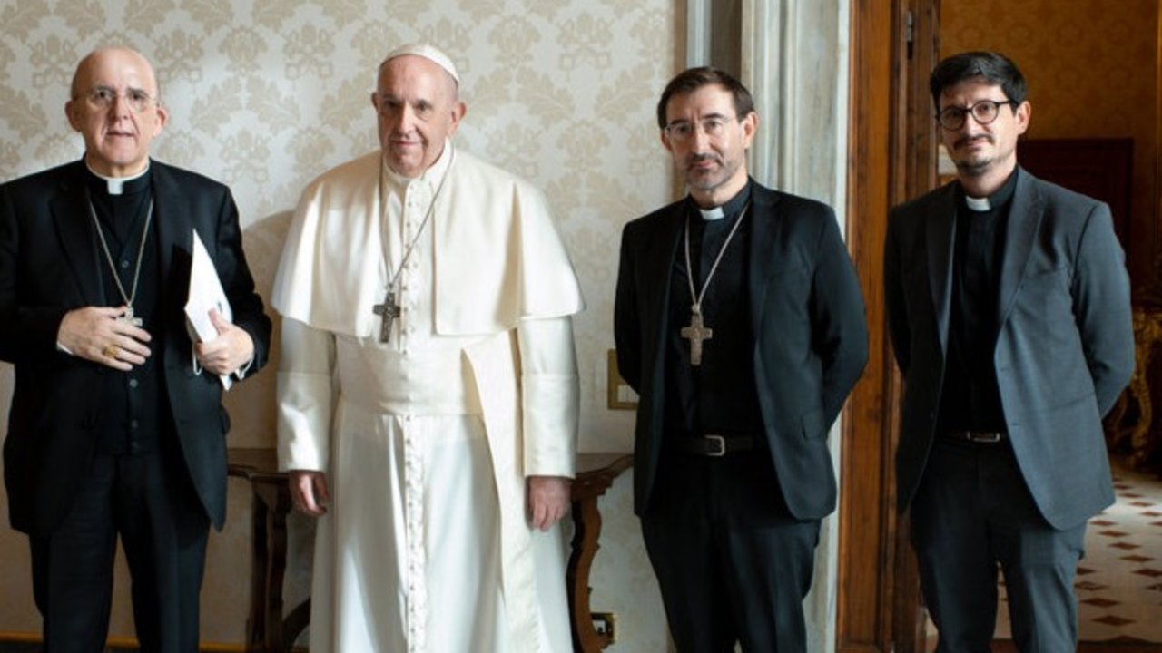 Osoro, José Cobo y Javier Belda con el Papa Francisco. Vatican Media.