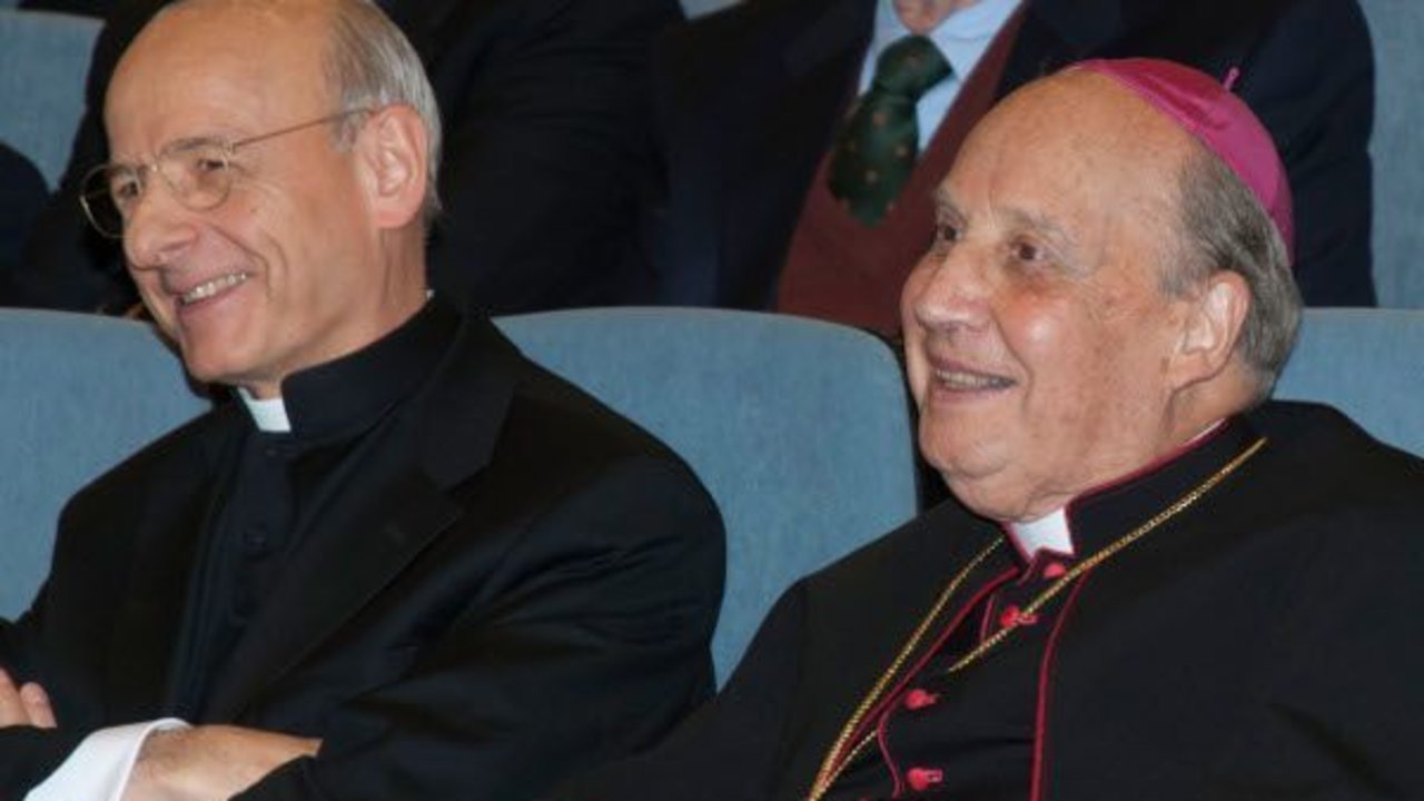 El Prelado (derecha) con el nuevo Vicario auxiliar (izquierda).