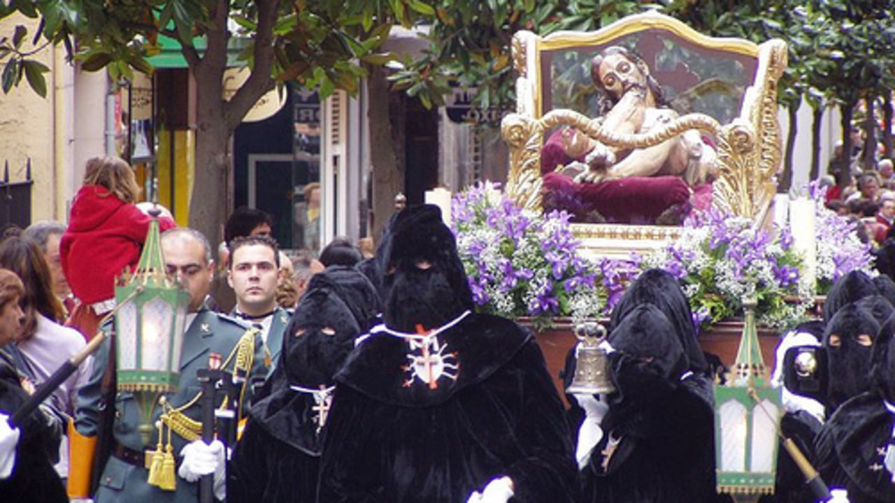 Procesión con motivo de la Semana Santa en Asturias. 