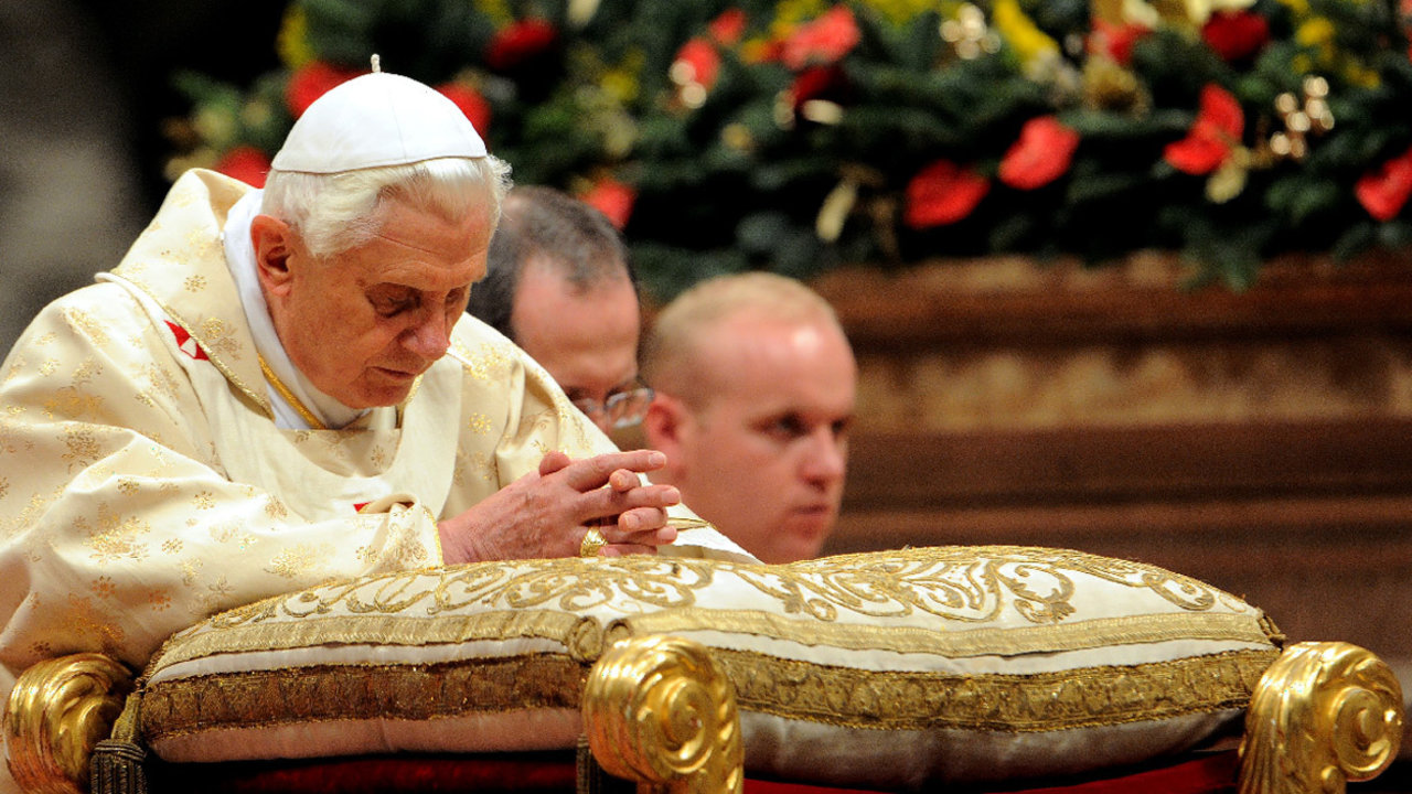 Ratzinger orando