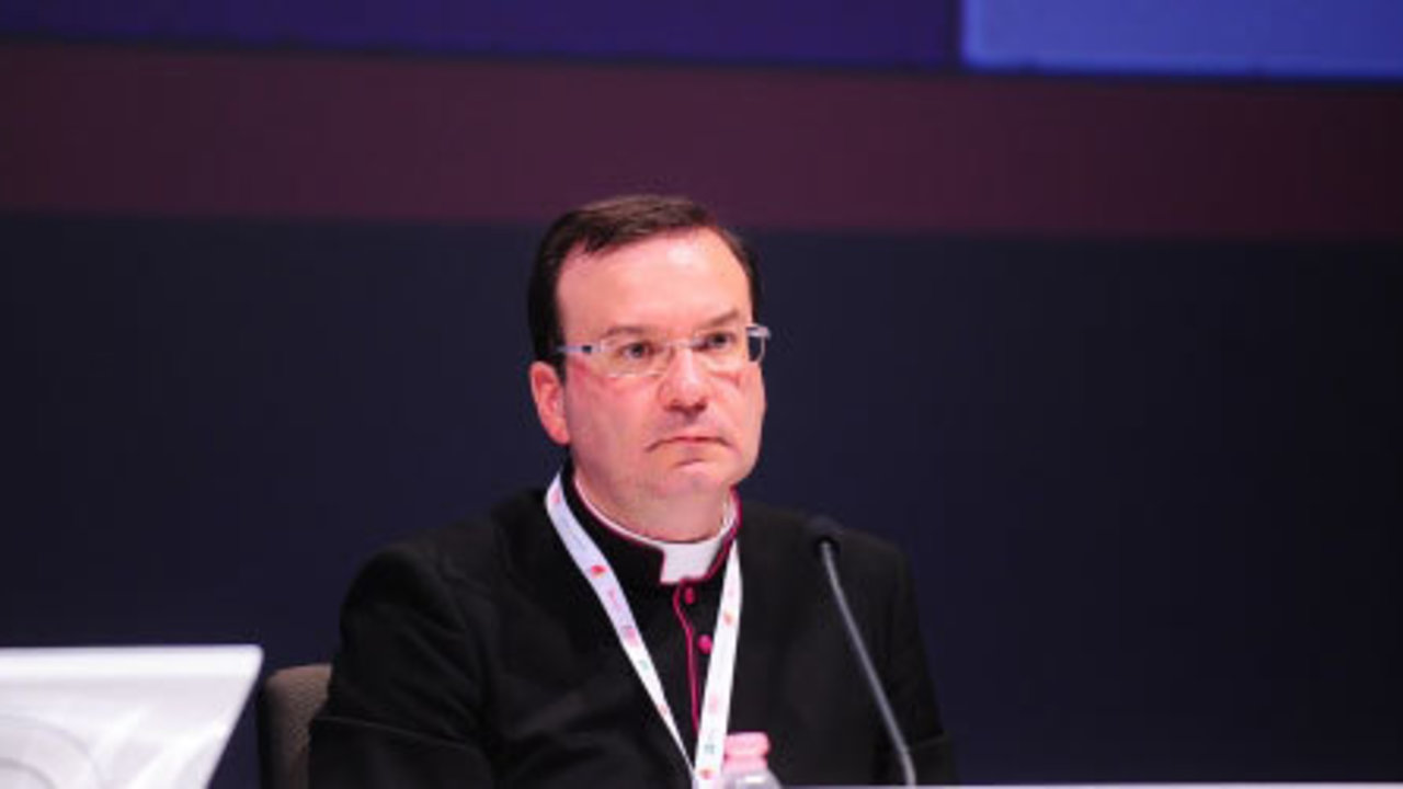 Monseñor Carlos Simón, subsecretario del Pontificio Consejo de la Familia. 