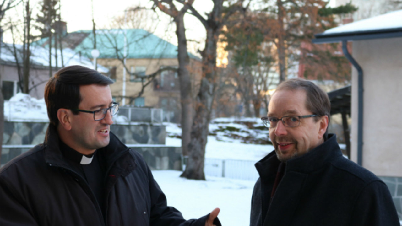El sacerdote católico Raimo Goyarrola junto al pastor luterano Juhani Holma. 