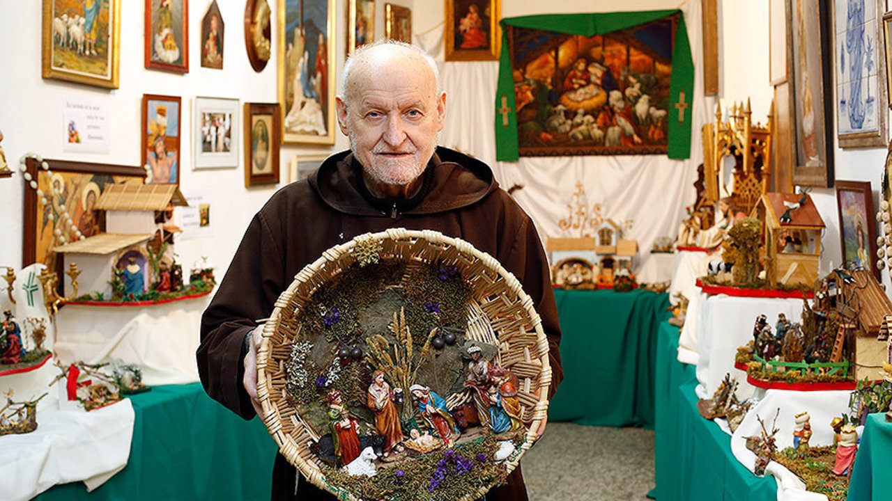 El fraile capuchino Conrado Estruch, en una de las exposiciones. Foto: Archivalencia. 
