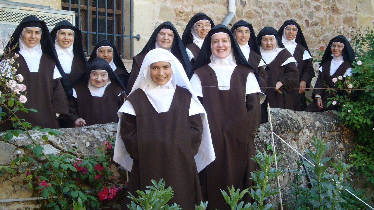 Las carmelitas de Soria en la huerta. La Madre Ana María, segunda a la derecha.