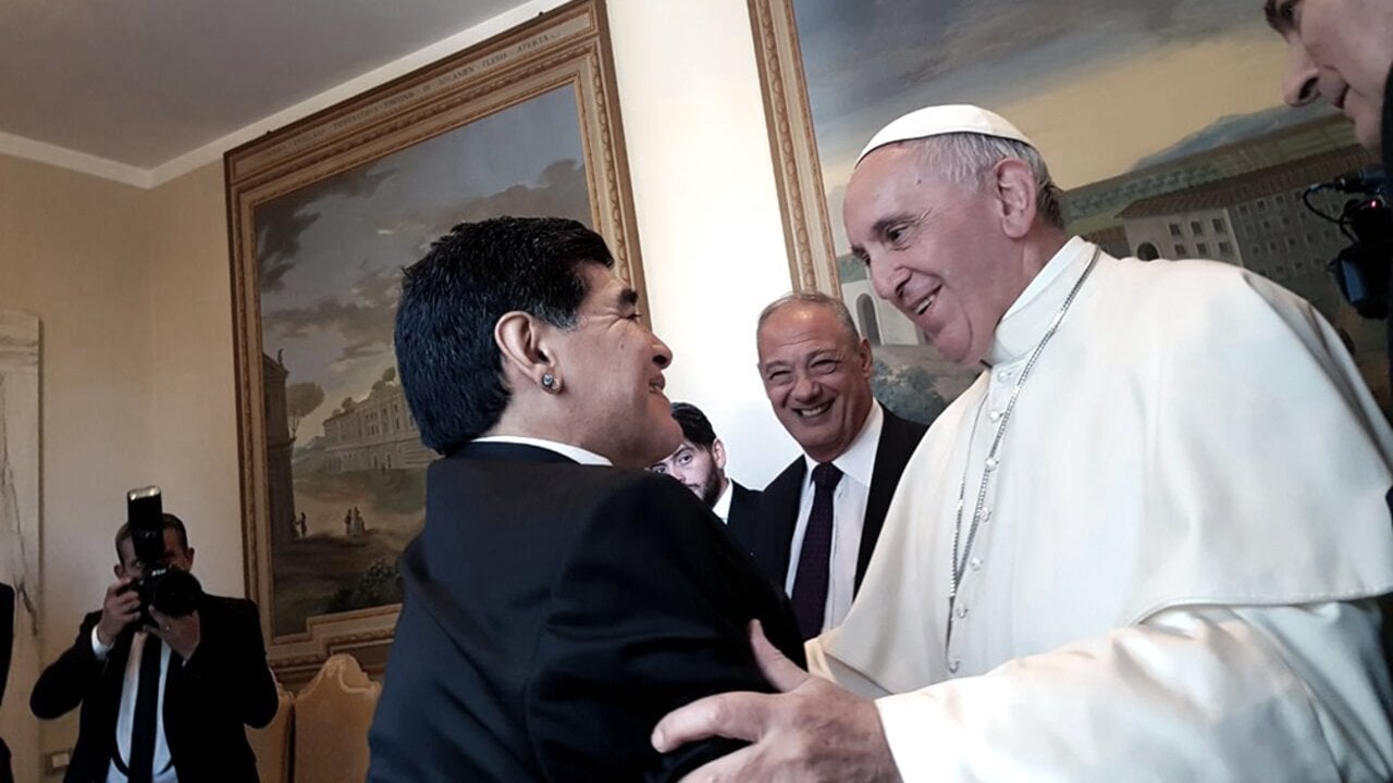 Maradona y el Papa Francisco. 