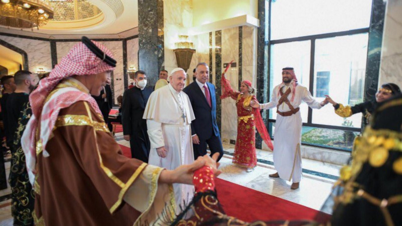 El Papa en Irak con el Primer Ministro, el chiita Mustafa Al-Kadhimi.