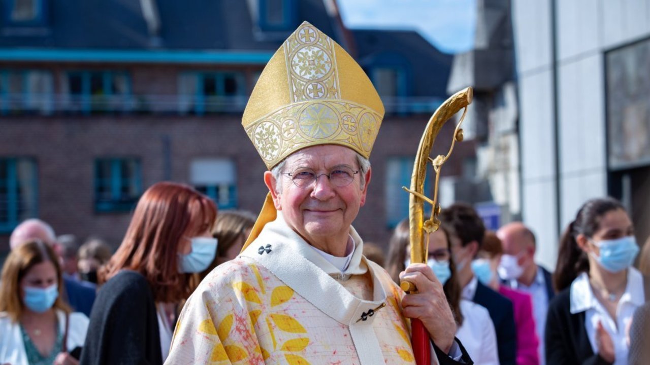Mons. Laurent Ulrich, arzobispo de París. 