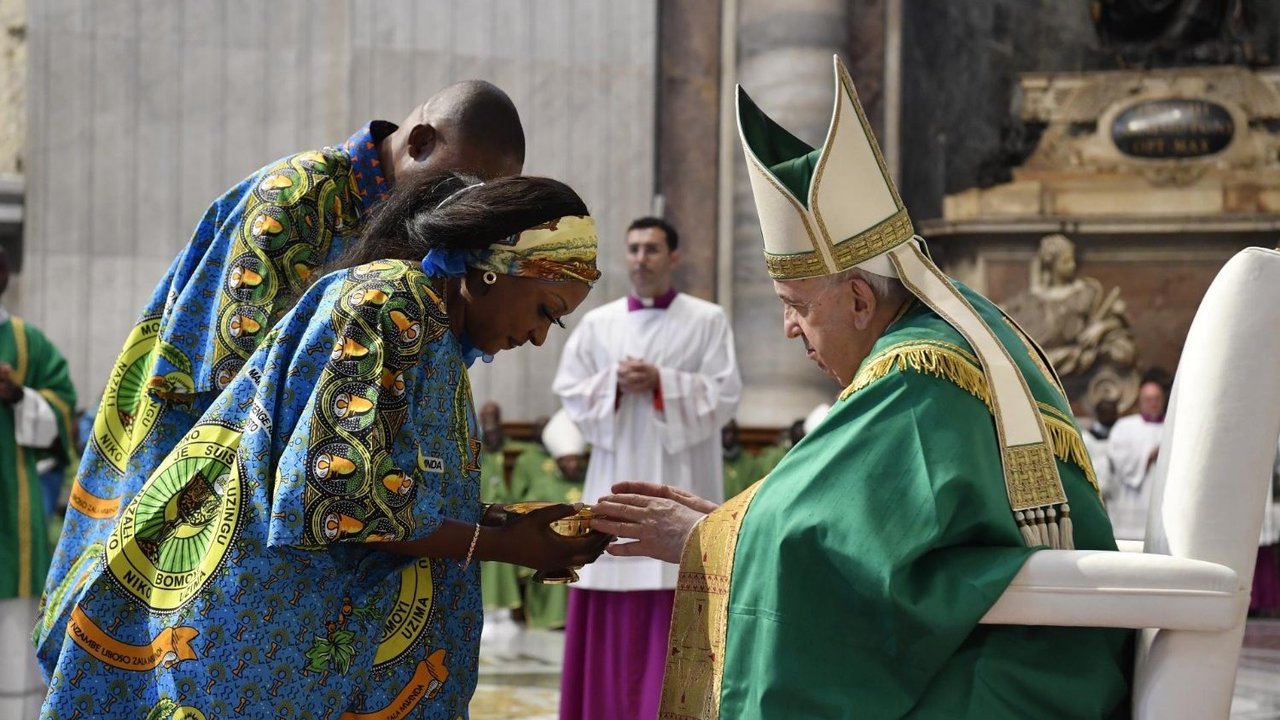 Santa Misa para la comunida congolesa de Roma presidida por el Papa Francisco en julio de 2022  (Vatican Media). 
