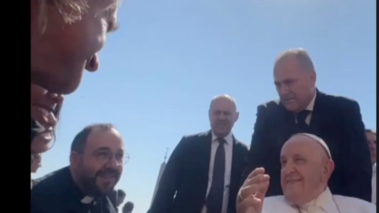 Nacho Cano y Toño Casado junto al Papa Francisco.