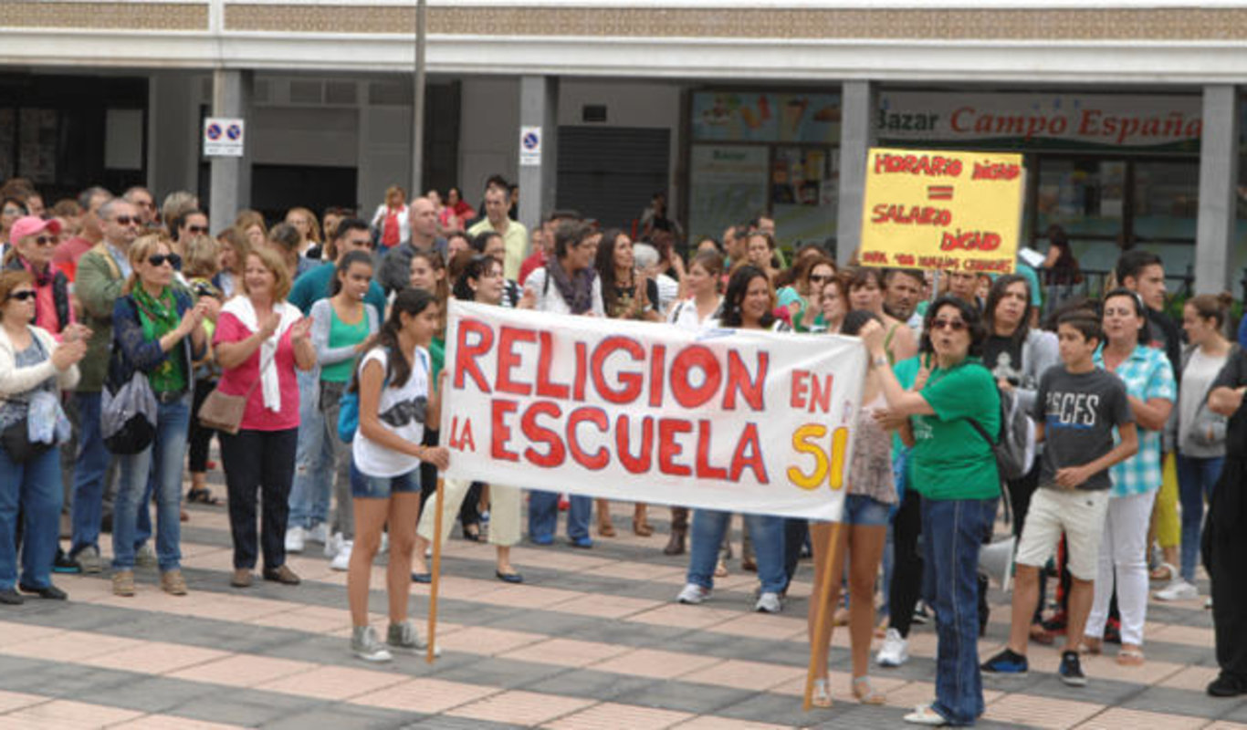 Protesta de profesores de Religión. Foto: Juan Carlos Castro. Las Provincias.