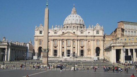 La obra más polémica de Francia llega a España: Existe un Dios creador?